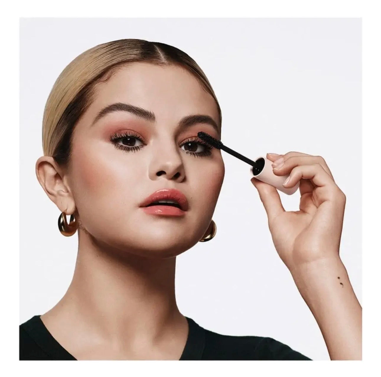 Rare Beauty Perfect Strokes Universal Volumizing Mascara – (13.5ml)