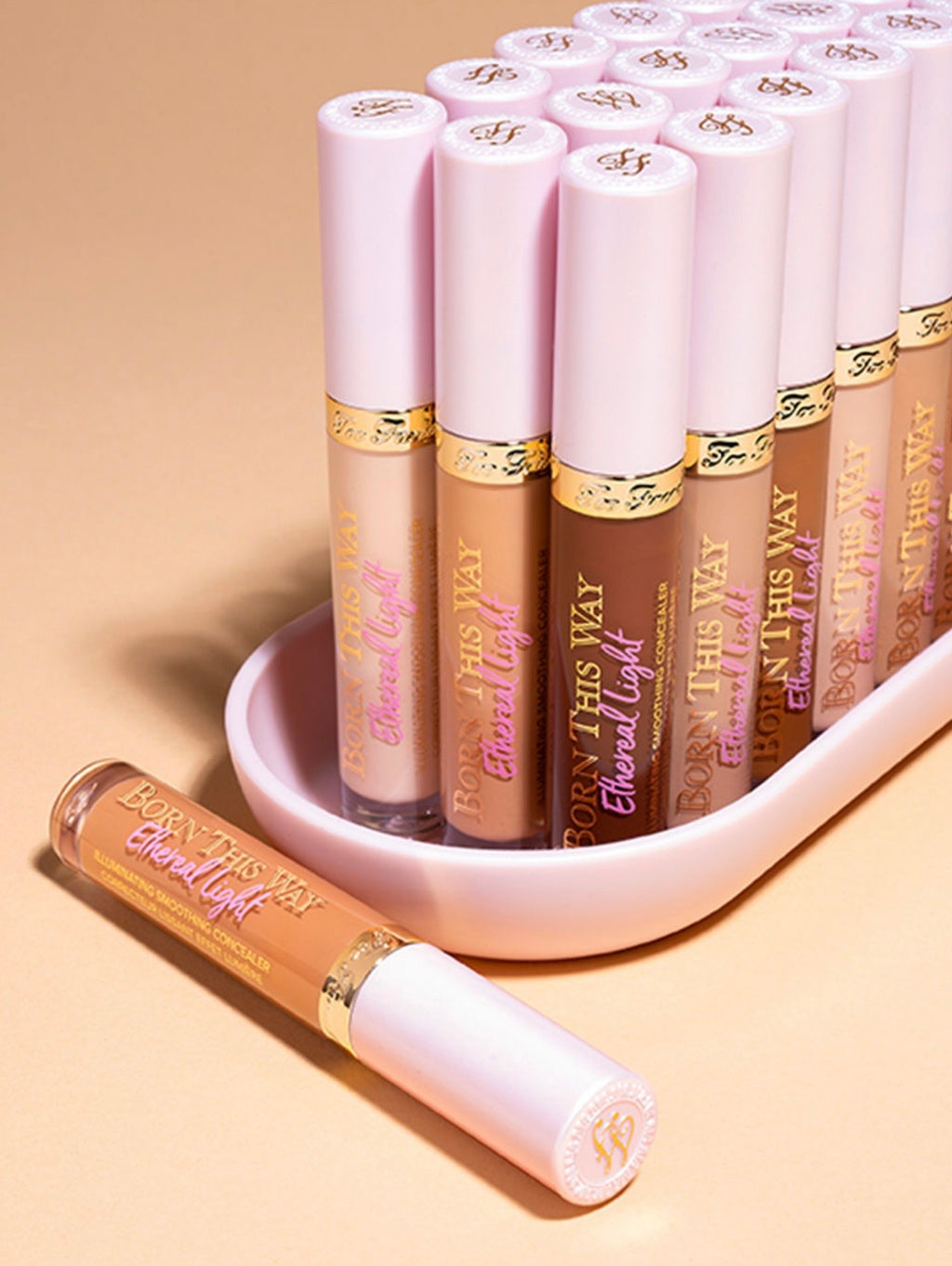 Too faced Born This way Ethereal light Smoothing Concealer – (5ml)